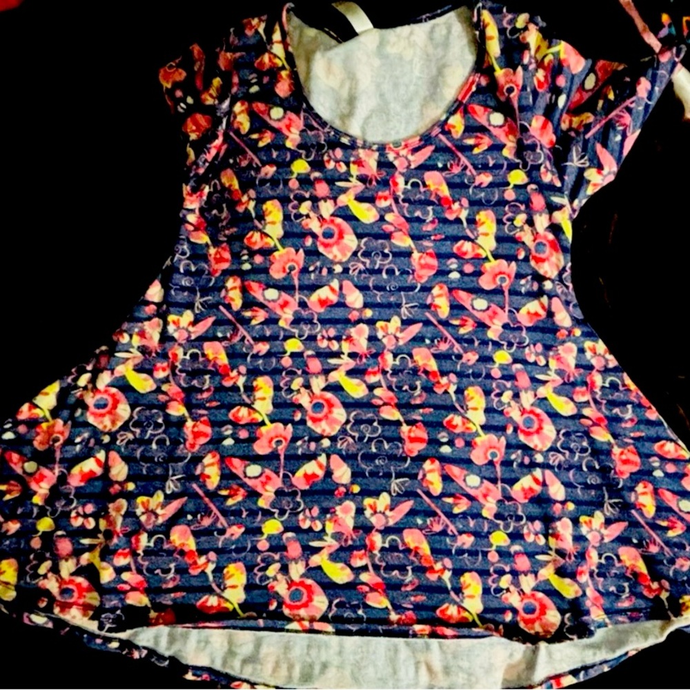 LULAROE Floral Patterned Short Sleeve Top